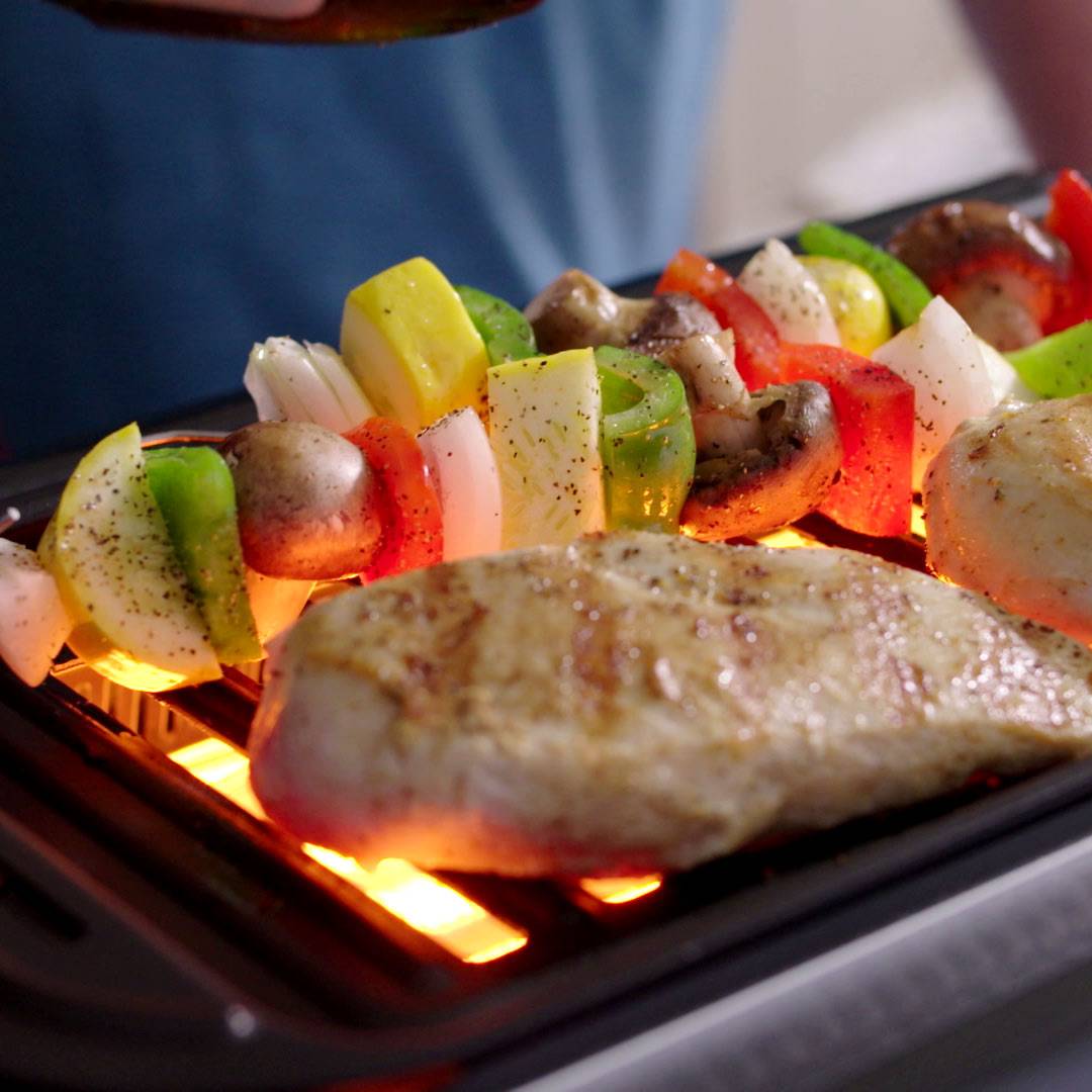 Livington Rotisserie Chef Mega Set - Indoorgrill, Drehgrill und Tischgrill mit umfangreichem Zubehör - Drehspieß für Hähnchen - Elektrogrill - Sch