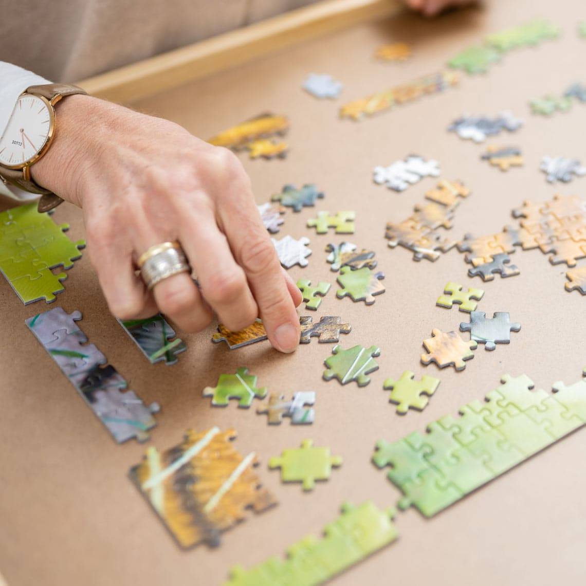 Puzzle Tisch bis zu 1500 Teile mit 4 Schubladen ausziehbar - Puzzlebrett Holz für Erwachsene & Kinder |- Praktischer Puzzletisch