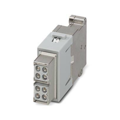 Das Bild zeigt einen schwarzen, rechteckigen Kunststoff-Elektronikstecker mit sichtbaren Metallstiften im Inneren. Er hat eine flache Oberseite und ist ein Bauteil für die elektrische Verdrahtung.