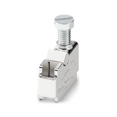 Eine glänzende Metallklemme mit einer Schraube oben, die zum Befestigen elektrischer Verbindungen verwendet wird.