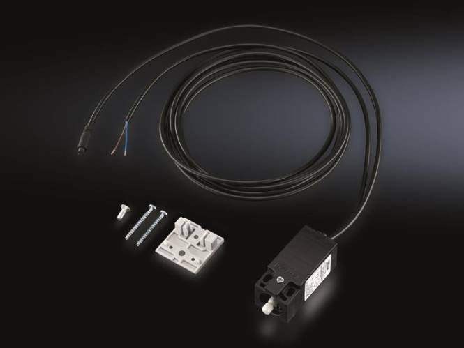 Ein schwarzes Elektrogerät mit langem Kabel, Steckverbindern und Montagezubehör auf dunklem Hintergrund, wahrscheinlich für Installationszwecke.