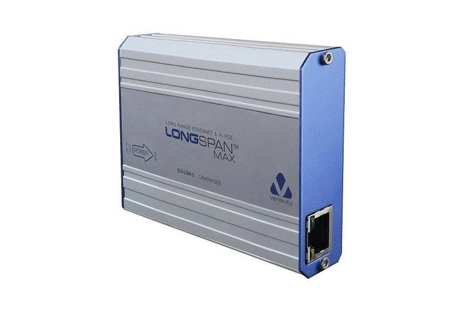 Silbernes und blaues VeriFone LongSpan Max Netzwerkgerät mit einem Ethernet-Anschluss auf weißem Hintergrund.