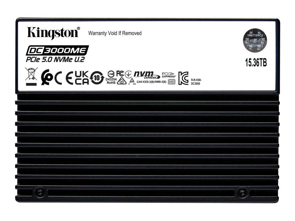 Kingston DC3000ME PCIe 5.0 NVMe U.2 SSD, 15,36TB, Vorderansicht mit schwarzem Kühlkörper und Garantiesiegel.