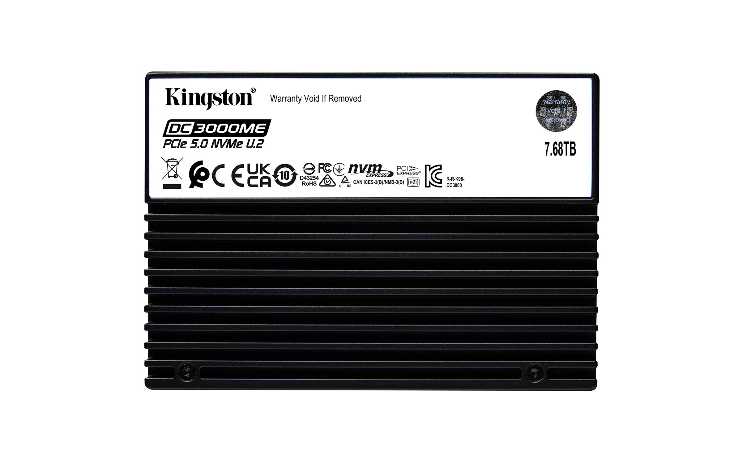 Kingston 'Doom' PCIe 5.0 NVMe M.2 SSD, 7,68TB, gezeigt mit schwarzem Kühlkörper