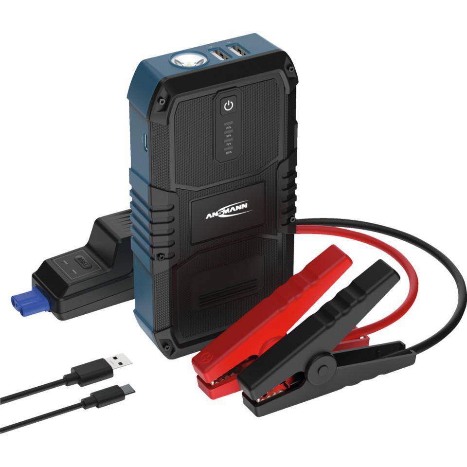 Tragbarer Starthilfegerät/Power Bank mit integrierter Taschenlampe, USB-Anschlüssen, Wandladegerät und roten/schwarzen Starthilfekabeln mit Klemmen.
