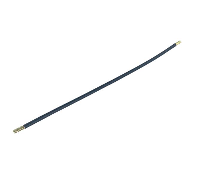 Ein blaues koaxiales Kabel mit vergoldeten Steckverbindern an beiden Enden, das zur Übertragung von Hochfrequenzsignalen zwischen Geräten verwendet wird.