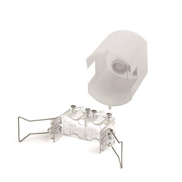 Die Komponenten der Deckenleuchte umfassen eine weiße zylindrische Abdeckung und eine transparente Halterung mit Drähten und Metallklammern.