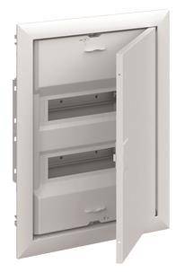 Ein beiges, wandmontiertes Elektroverteilerschrank mit offener Tür, der interne Fächer zur Lagerung von elektronischen Geräten zeigt.