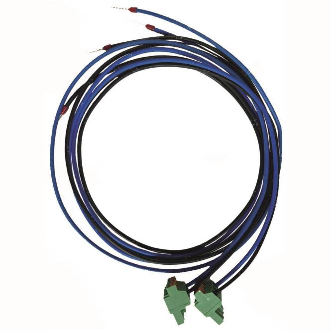 Zwei blau- und schwarze Kabel mit grünen Steckern an einem Ende und bloßen Drähten am anderen Ende, zusammengespult.