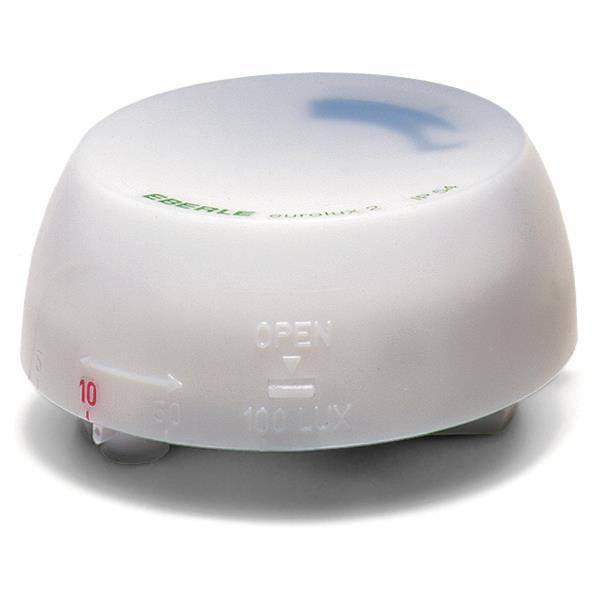 Ein weißer, kuppelförmiger Sensor mit grünem Text oben, der Messergebnisse in Rot und Weiß anzeigt. Konzipiert zur Umweltüberwachung.