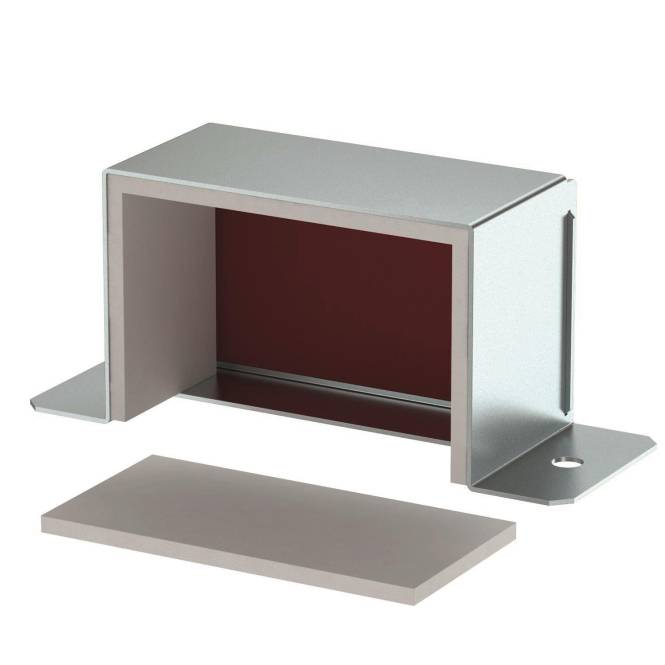 Rechteckiges Metallgehäuse mit offener Vorderseite und separatem flachem Deckel, das zum Schutz elektronischer Komponenten ausgelegt ist.