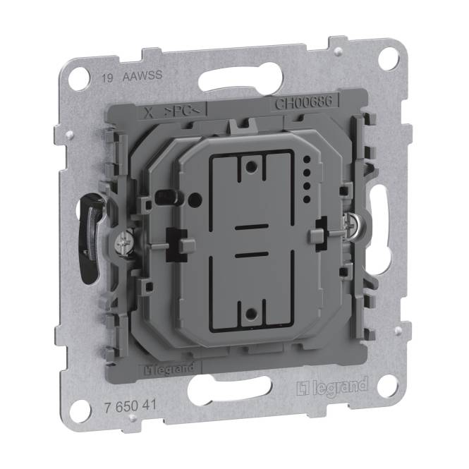 Metallische Frontplatte mit zentralem Schalter-Pivotmechanismus, Marke 'Legrand', entworfen für elektrische Installationen.