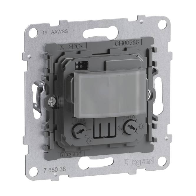 Eine Nahaufnahme eines grauen Legrand-Lichtschalter-Mechanismus mit transparenter Abdeckung, bestehend aus Einstellreglern und einem rechteckigen Metallrahmen.