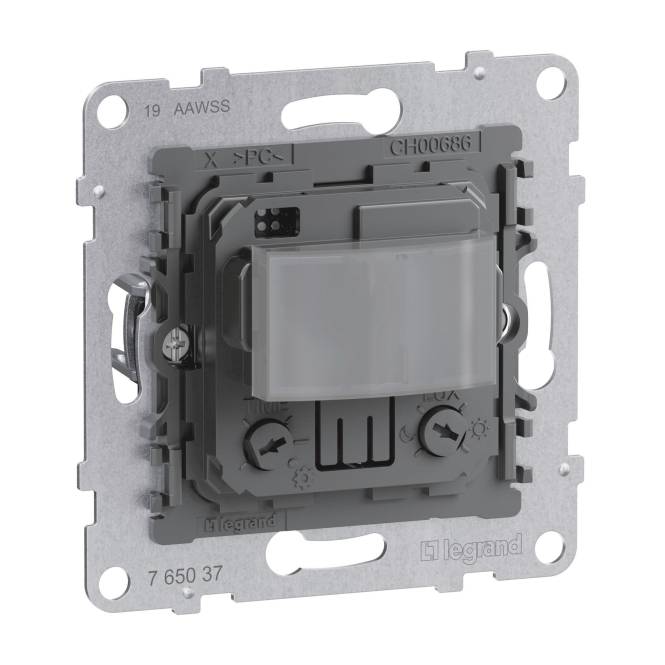 Ein grauer Legrand-Lichtschalter-Mechanismus mit rechteckiger Form, mit beschrifteten Schrauben und Anschlüssen zur Verkabelung, konstruiert zur Montage.