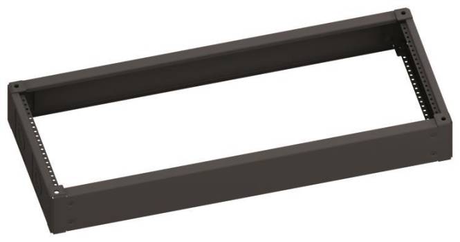 Eine Nahaufnahme von zwei parallelen Metallstangen, horizontal ausgerichtet, vor einem sauberen weißen Hintergrund.