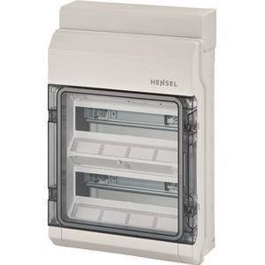 Ein weißes Elektrogehäuse mit transparenter Vordertür, die zwei Regale im Inneren zeigt. Der Markenname 