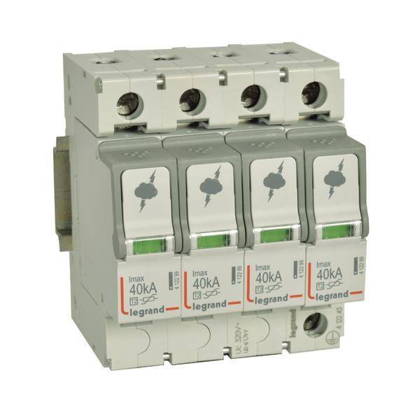 Vierpoliges Überspannungsschutzgerät mit Schaltern mit der Bezeichnung „Imax 40kA