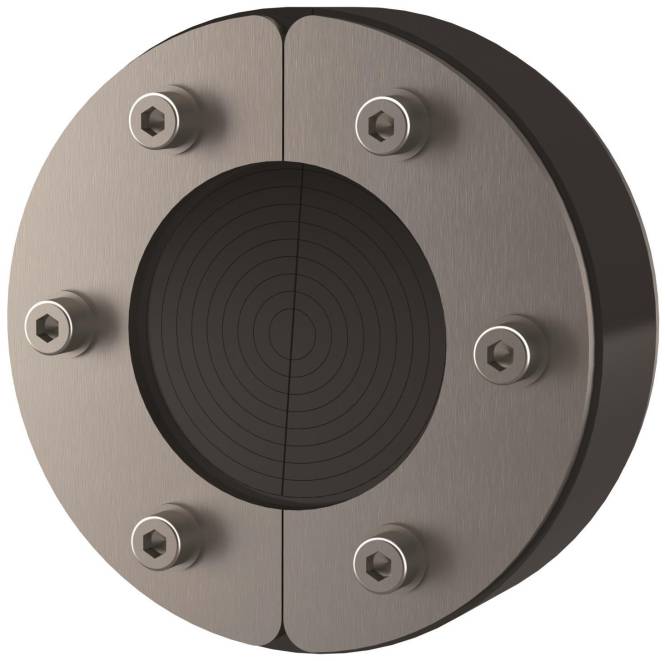 Eine kreisförmige Metallkomponente mit sechs Bolzen und einem zentralen, strukturierten schwarzen Bereich. Wahrscheinlich wird sie in mechanischen oder technischen Anwendungen verwendet.