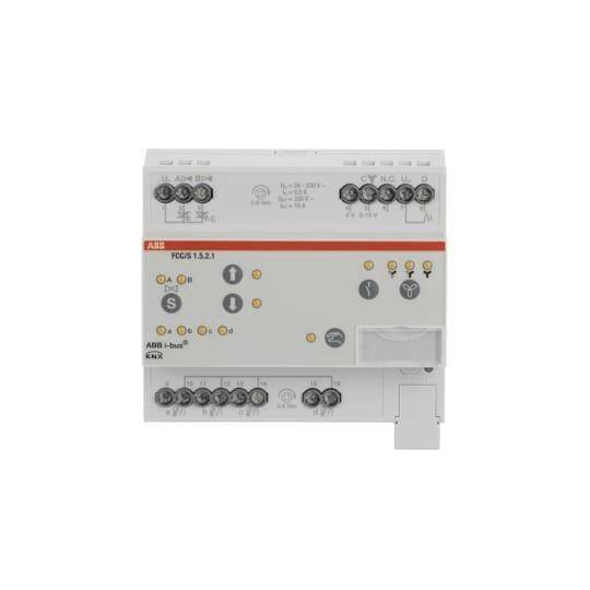 Eine intelligente Haussteuereinheit mit verschiedenen Anschlussanschlüssen und Anzeigelampen, die zur Verwaltung und Automatisierung von häuslichen Elektrosystemen verwendet wird.