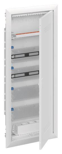 Ein Metallserverständer mit Regalen, der zur Organisation und Lagerung von elektronischen Geräten in einem Rechenzentrum verwendet wird.