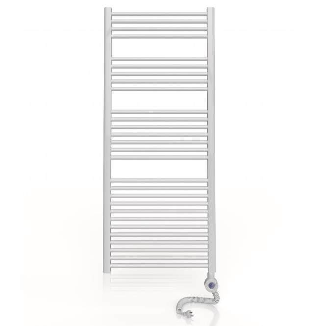 Ein weißer, an der Wand montierter elektrischer Handtuchwärmer mit horizontalen Stangen und einem gewundenen Stromkabel am unteren Ende.