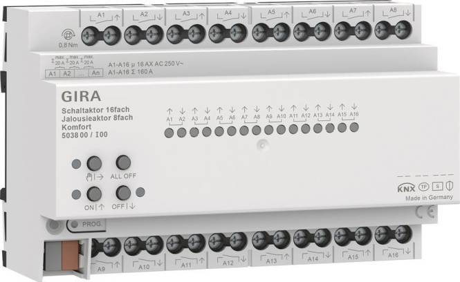 Elektrisches Bedienfeld mit beschrifteten Schaltern und Steckverbindern auf grauem Hintergrund, das verschiedene Ein- und Ausgänge zur Konfiguration zeigt.