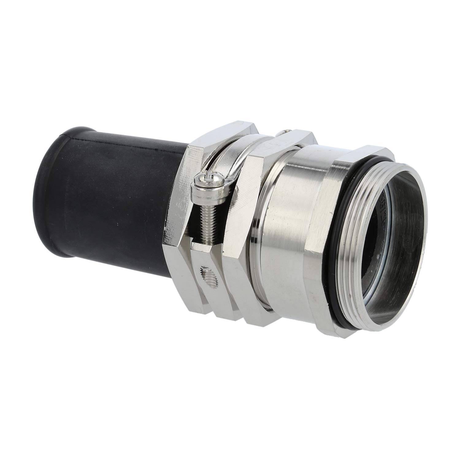 Eine Kabelverschraubung aus Metall mit einer schwarzen Gummidichtung, entwickelt zum Sichern und Abdichten von Kabeln in elektrischen Gehäusen und Geräten.