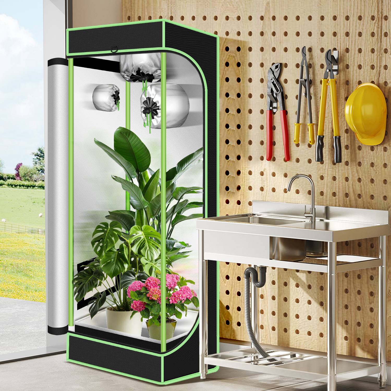 Innenanbau-Schrank mit Topfpflanzen neben einem Werkstatt-Waschbecken und hängenden Werkzeugen, zeigt ein Heimgärtnerei- oder Hydroponik-Setup.