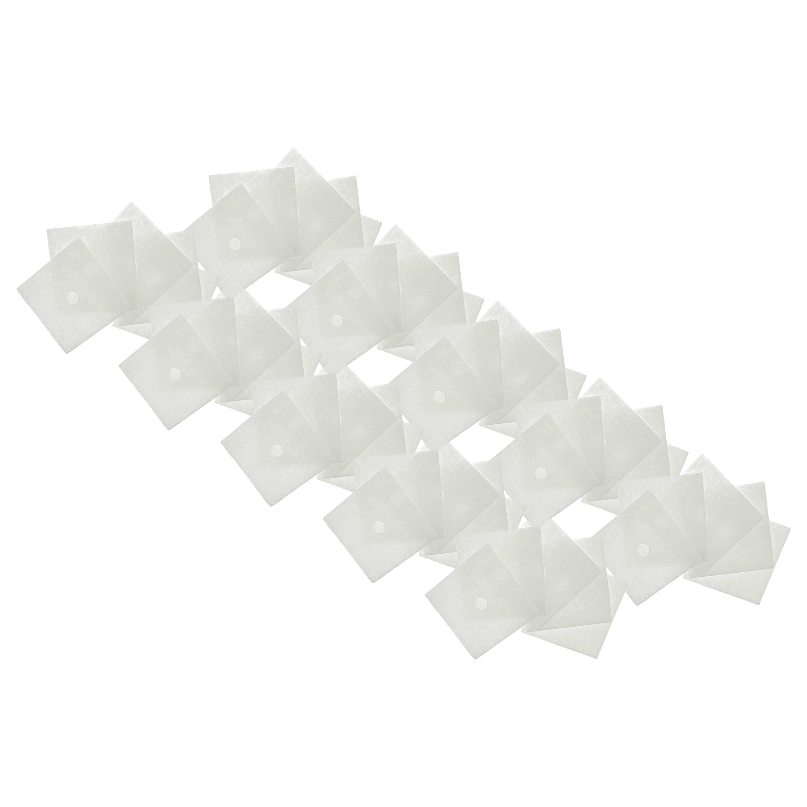 Eine Reihe von durchscheinenden weißen quadratischen Klebepads, die diagonal auf einem einfachen weißen Hintergrund angeordnet sind.