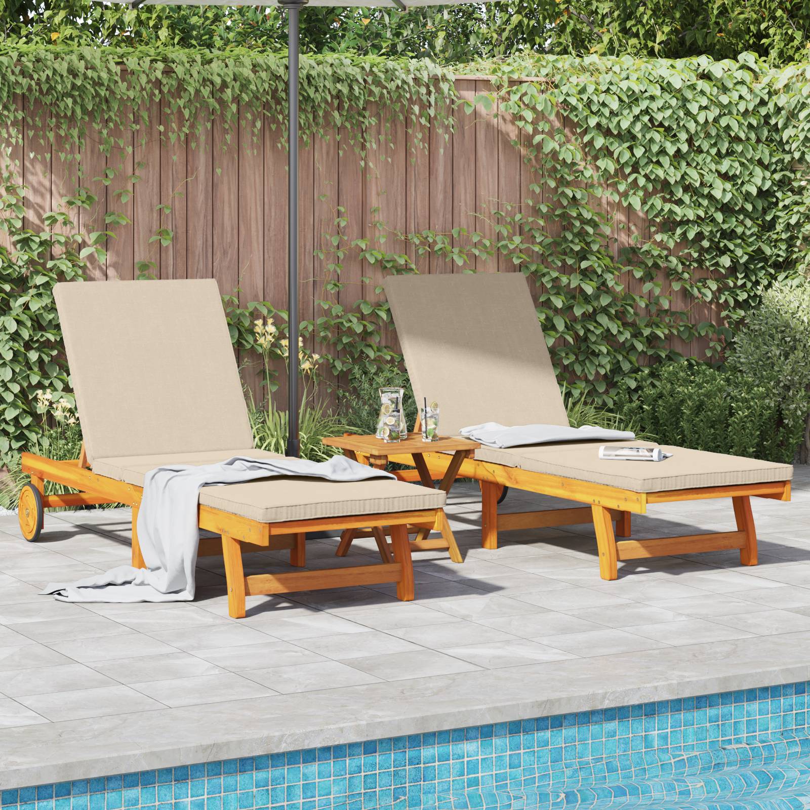 vidaXL Sonnenliegen im 2er Set mit Tisch und Kissen aus Akazienholz