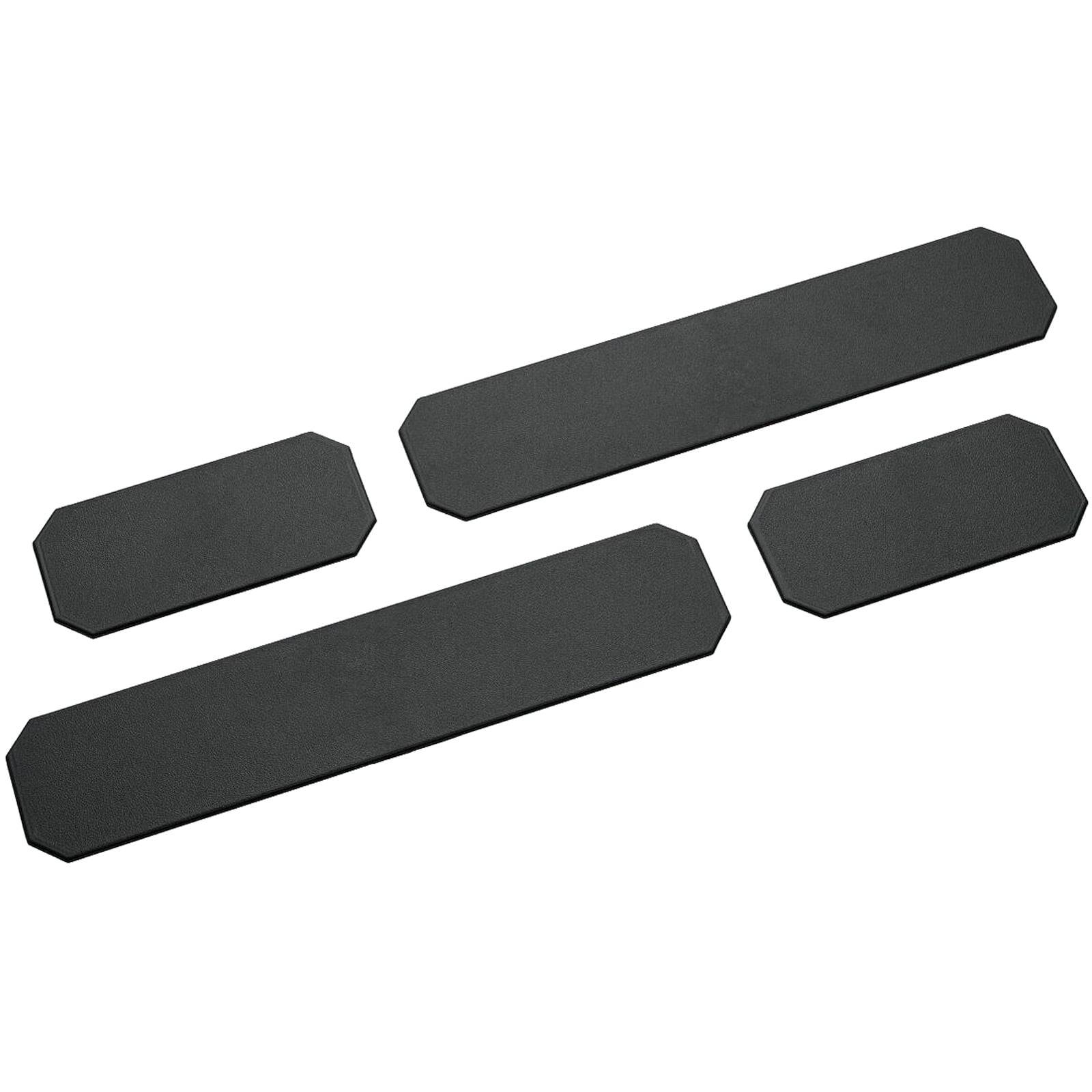Schwarze Gummifüße in verschiedenen Größen für elektronische Geräte auf einem einfarbigen Hintergrund.