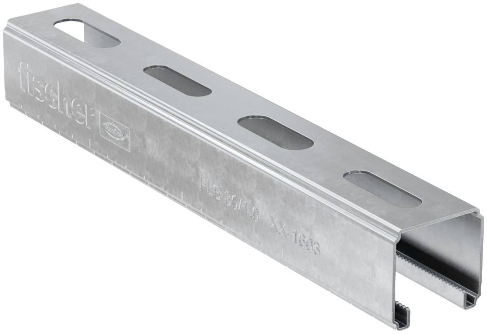 Ein Metallkanal mit gleichmäßig entlang seiner Länge angeordneten rechteckigen Löchern, der zur Unterstützung von Konstruktionsgerüsten im Bauwesen verwendet wird.