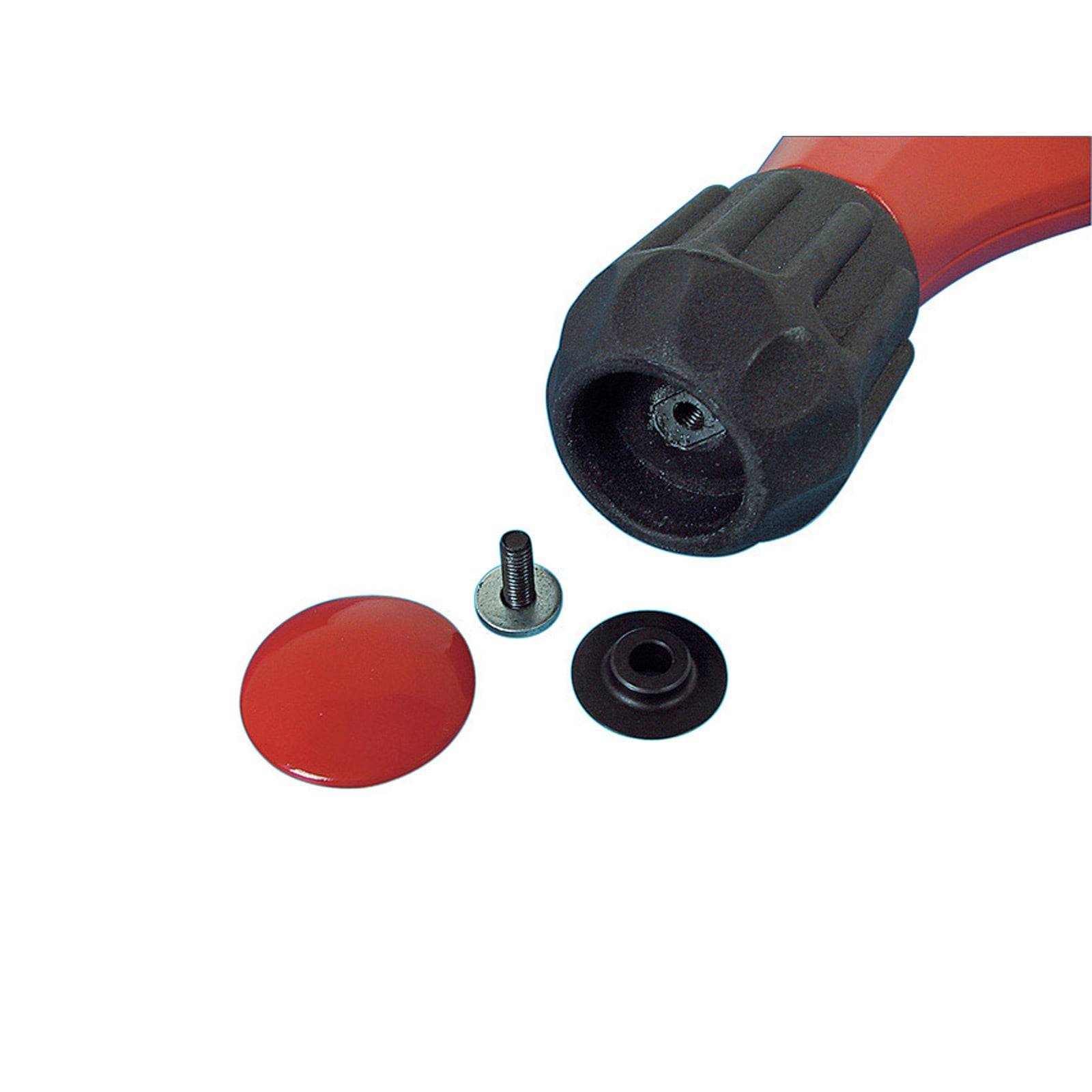 Eine rote und schwarze justierbare Gehstockspitze wird mit ihren Komponenten gezeigt: eine herausnehmbare Endkappe, eine Unterlegscheibe und eine Schraube.