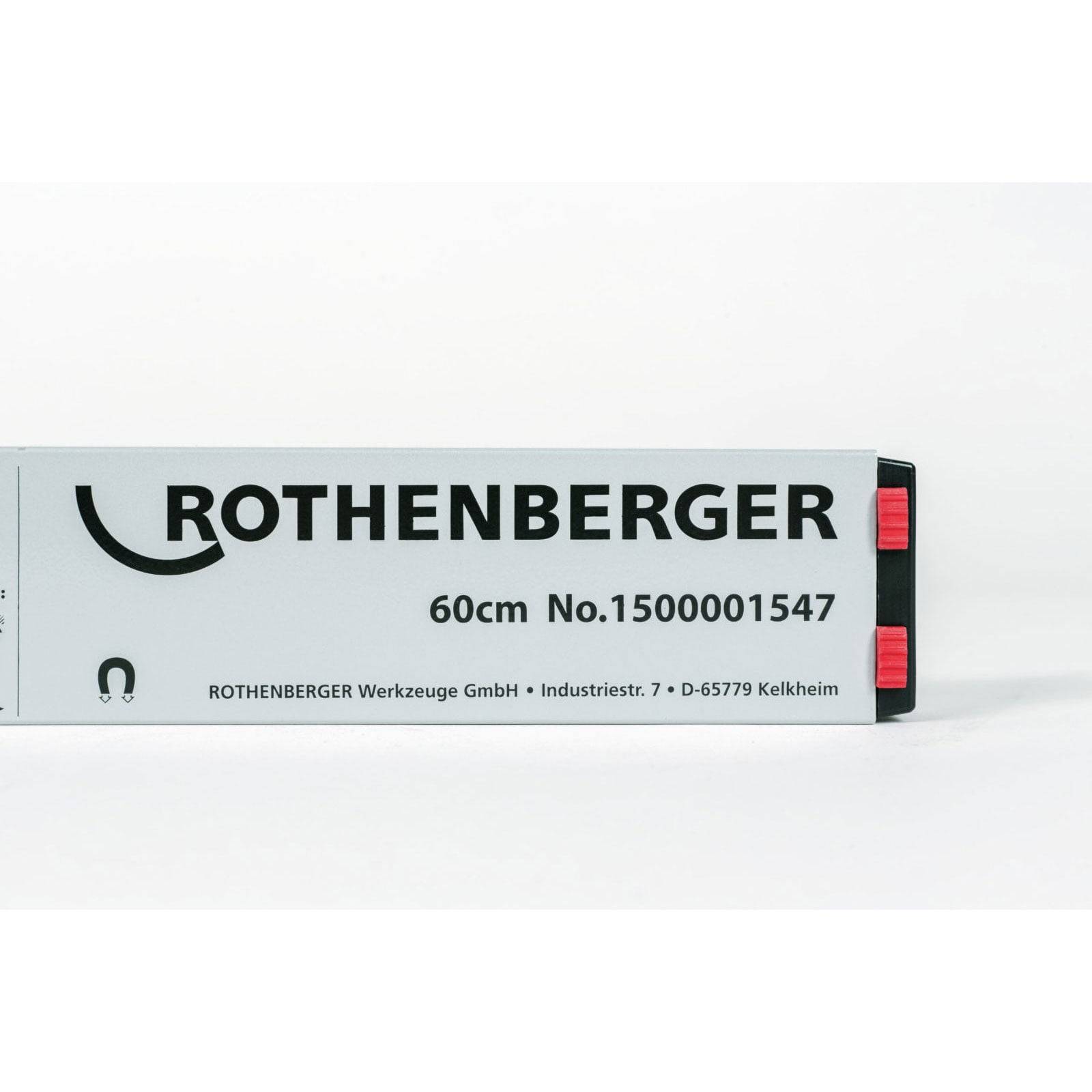 Eine Box mit der Aufschrift 'ROTHENBERGER 60cm Nr.100001547' mit Firmendetails und Kontaktinformationen, vor einem schlichten Hintergrund.
