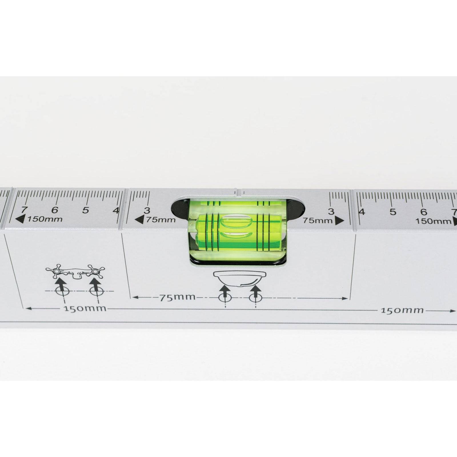 Eine horizontale Wasserwaage mit einer grünen Libelle in der Mitte, versehen mit einem in Millimetern markierten Lineal und schematischen Diagrammen.