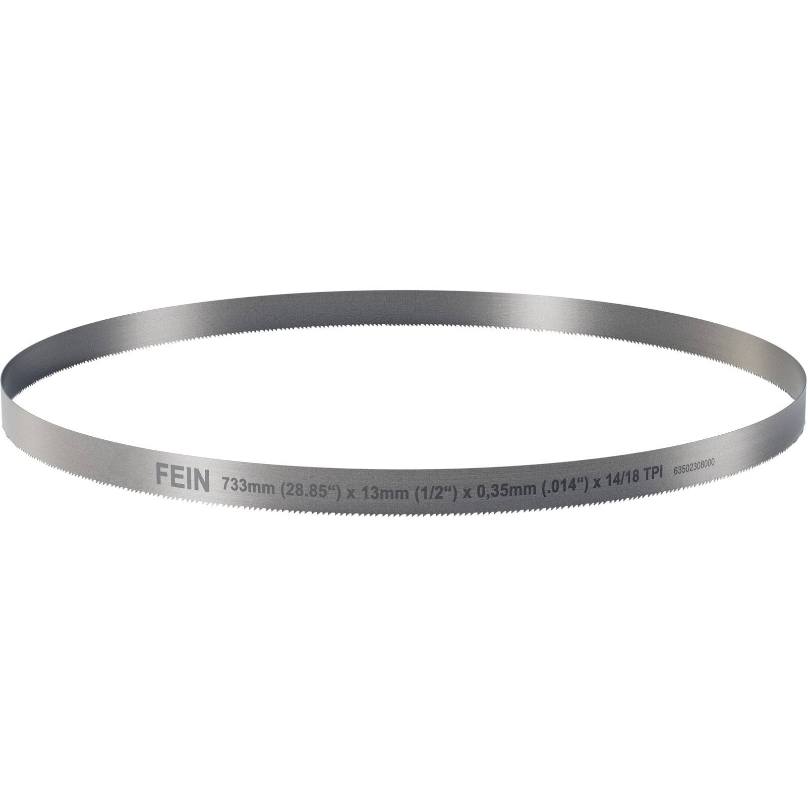 Eine Nahaufnahme eines metallischen Bandsägeblatts mit feinen Zähnen, gekennzeichnet mit Spezifikationen: '733mm (28,85