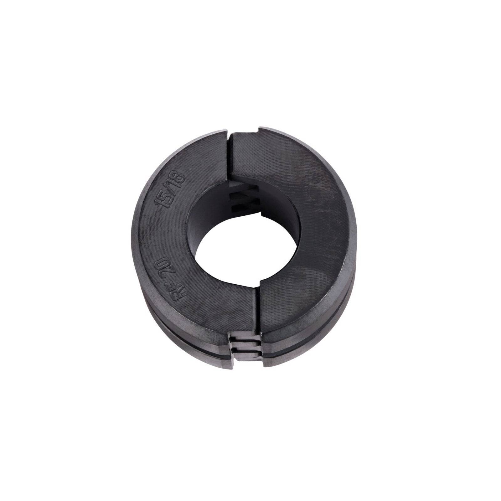 Eine schwarze, kreisförmige Klemme mit einer offenen Naht und gravierten Markierungen auf der Oberfläche, die zur Befestigung von Komponenten in mechanischen oder technischen Anwendungen verwendet wird.