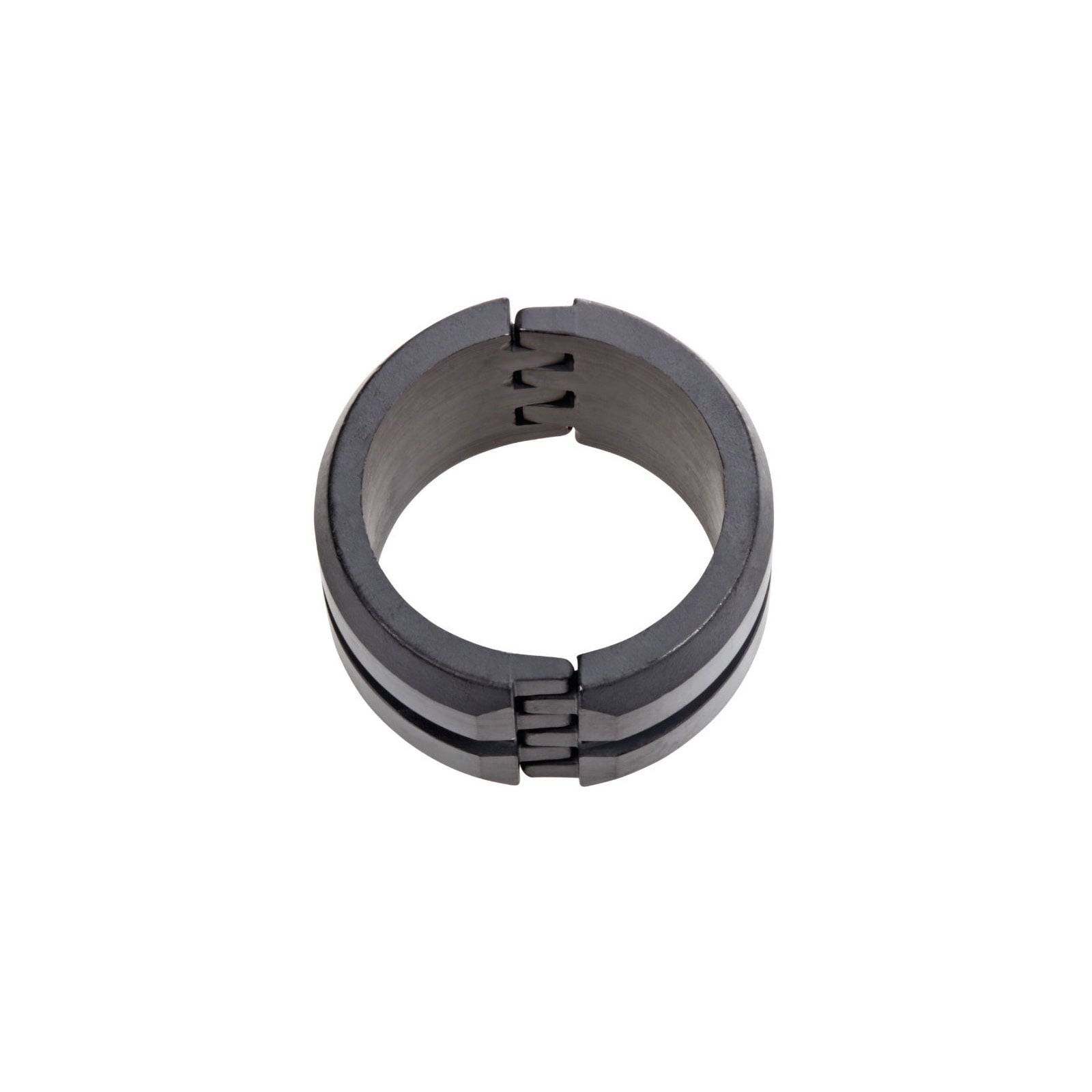 Ein kreisförmiges, klemmenartiges Metallobjekt mit ineinandergreifenden zahnradähnlichen Zähnen in der Mitte, von oben betrachtet, das seinen segmentierten Aufbau zeigt.