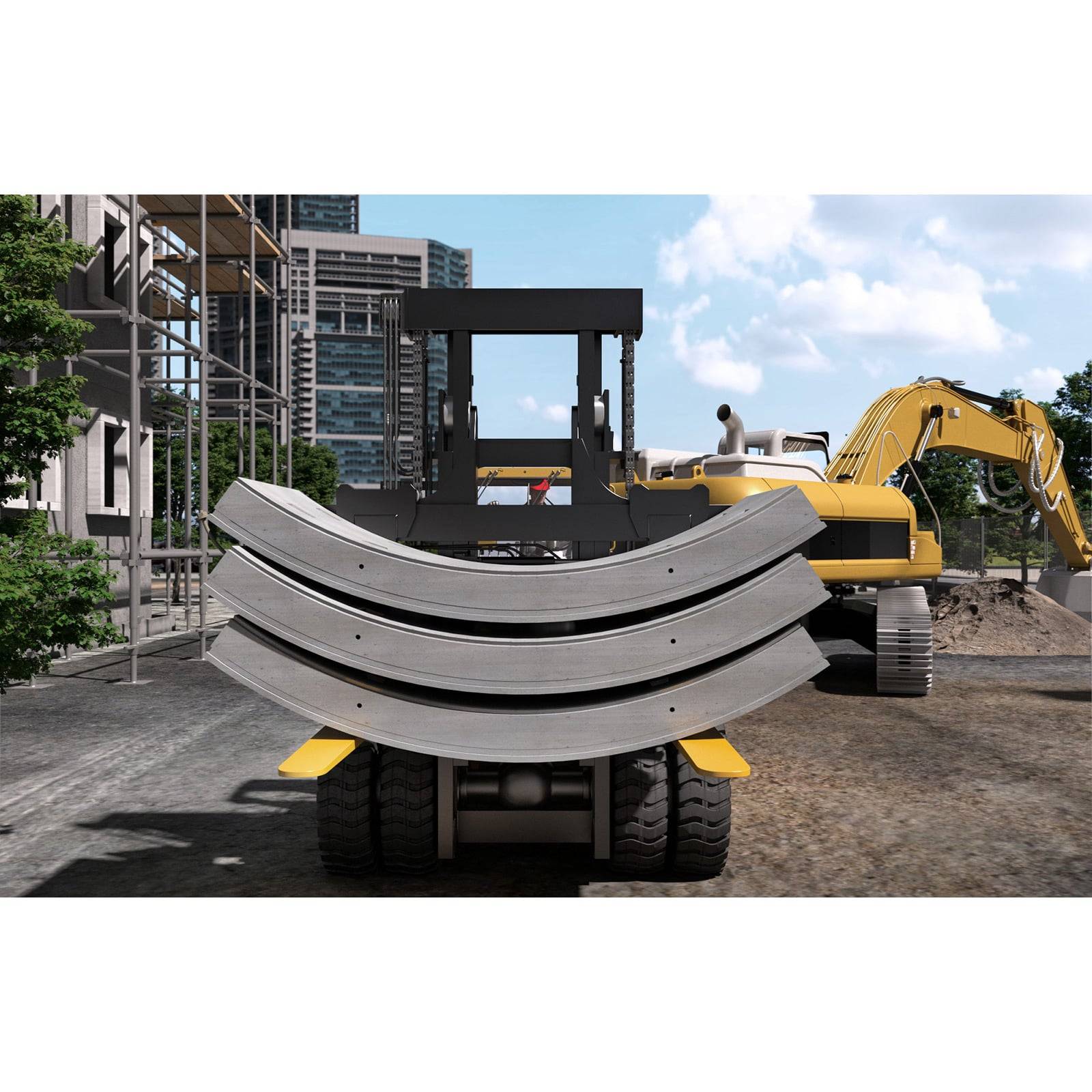 Ein Gabelstapler transportiert drei große, gebogene Metallbleche auf einer Baustelle mit Gebäuden und einem Bagger im Hintergrund.