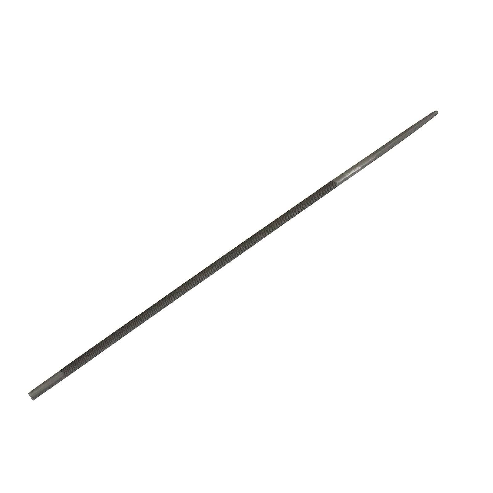 Eine schwarze metallische Stange oder dünne Leiste, diagonal vor einem einfarbig weißen Hintergrund positioniert.