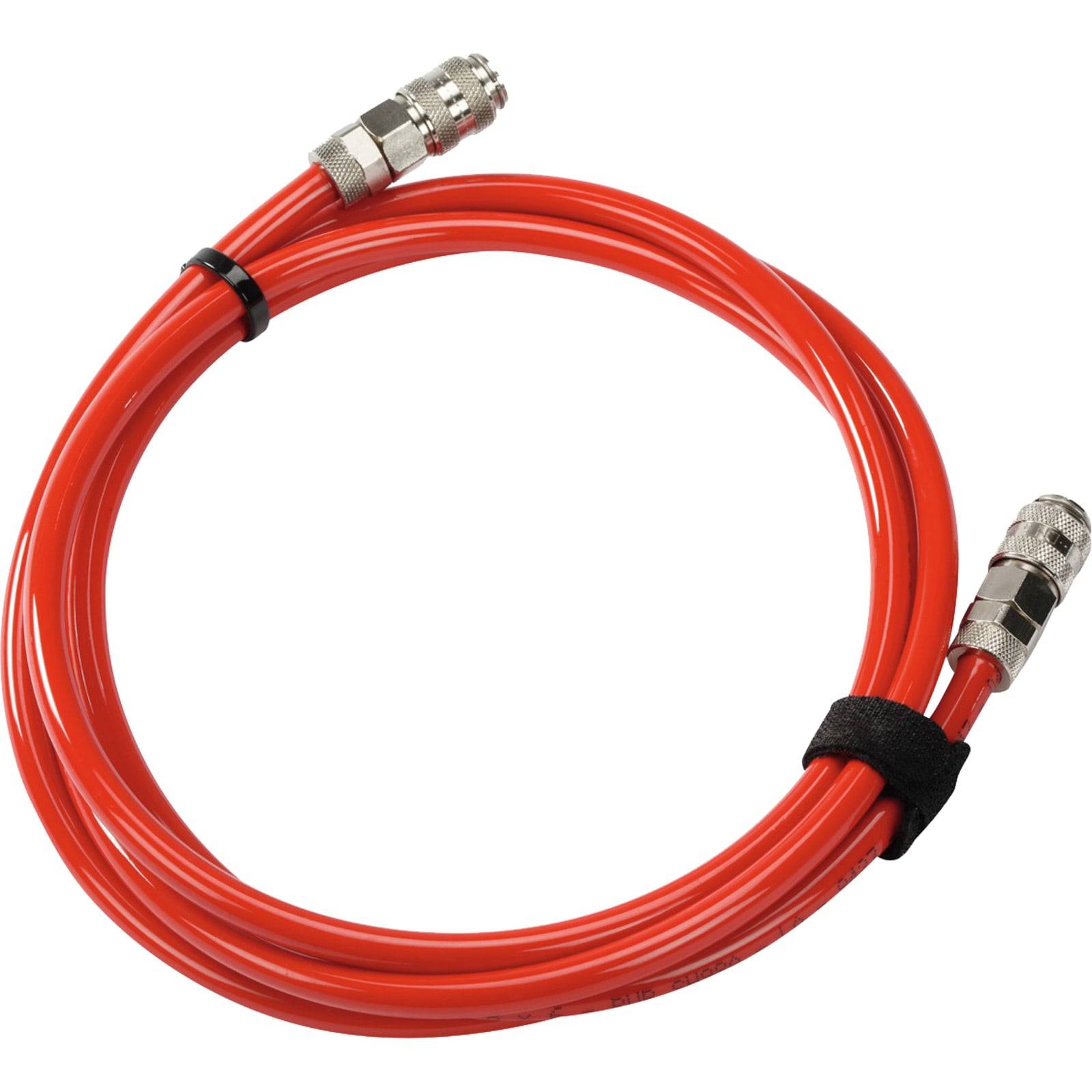 „Ein roter gewickelter Luftschlauch mit Metallverbindern an beiden Enden, mit einem schwarzen Gurt gesichert.