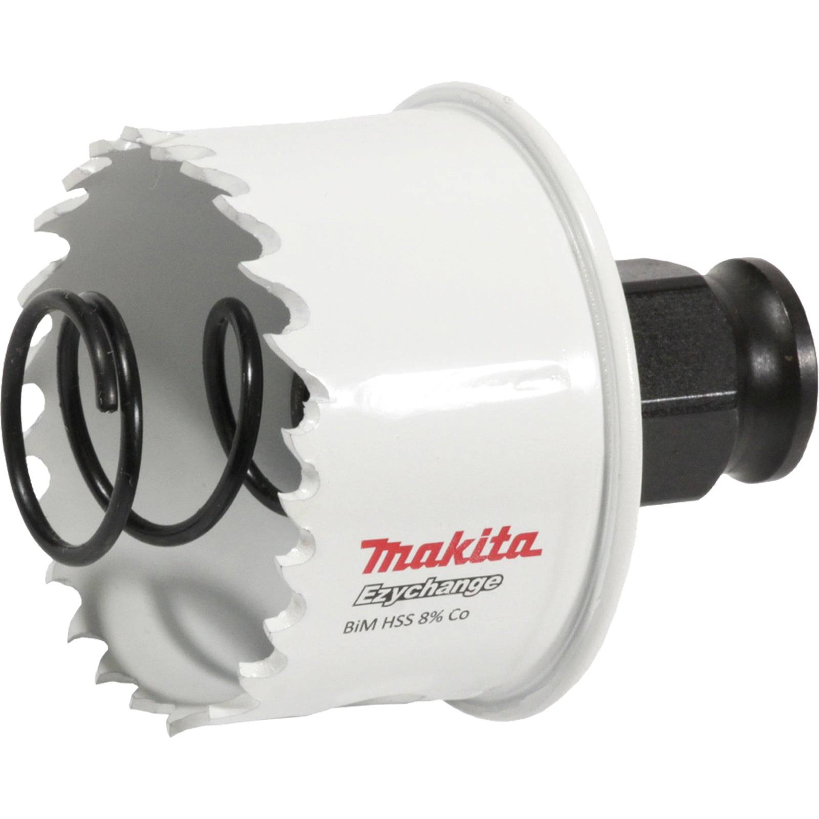 Ein weißer Makita Auswechsel-Lochsäge mit der Aufschrift 'BiM HSS 8% Co', verwendet zum Schneiden von Löchern in Holz und Metall, mit einer scharfen Kreissägeblatt und einer Feder.