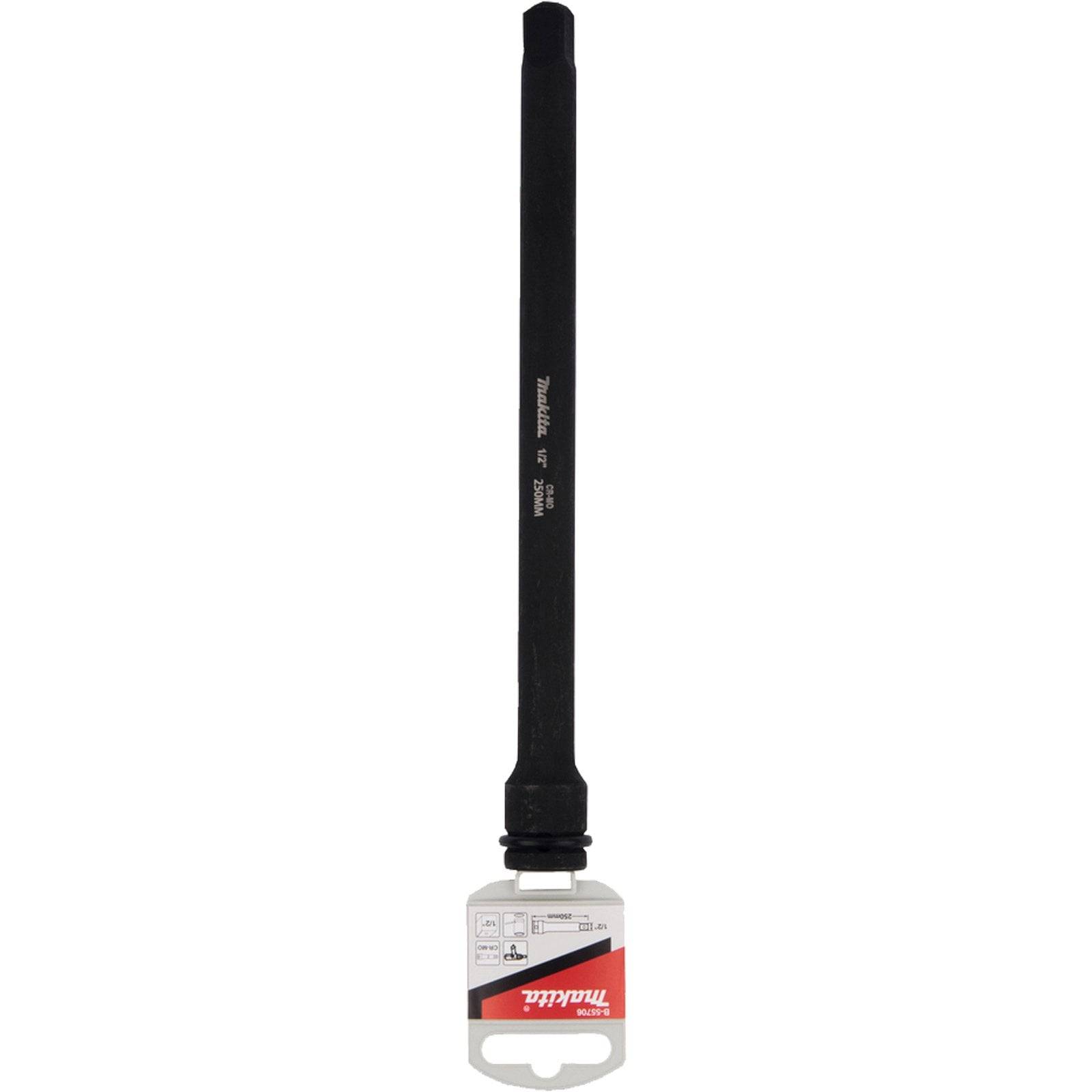 Ein langer Makita-Meißelbohrer mit einem sechskantigen Schaft und einer spitzen Spitze, verwendet zum Abriss oder Zerschlagen von Oberflächen, verpackt mit einer beschrifteten Kappe.