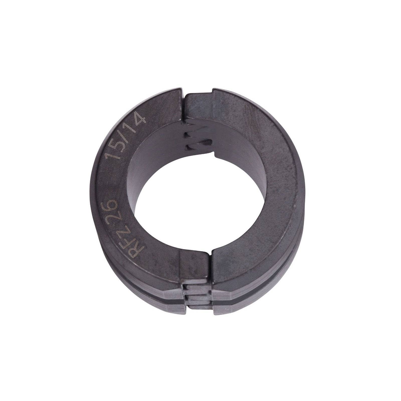 Eine kreisförmige metallische Komponente mit eingraviertem Text 'RFZ26 15/14'. Es handelt sich um einen Sicherungsring, der zum Befestigen oder Verbinden von Teilen in Maschinen verwendet wird.