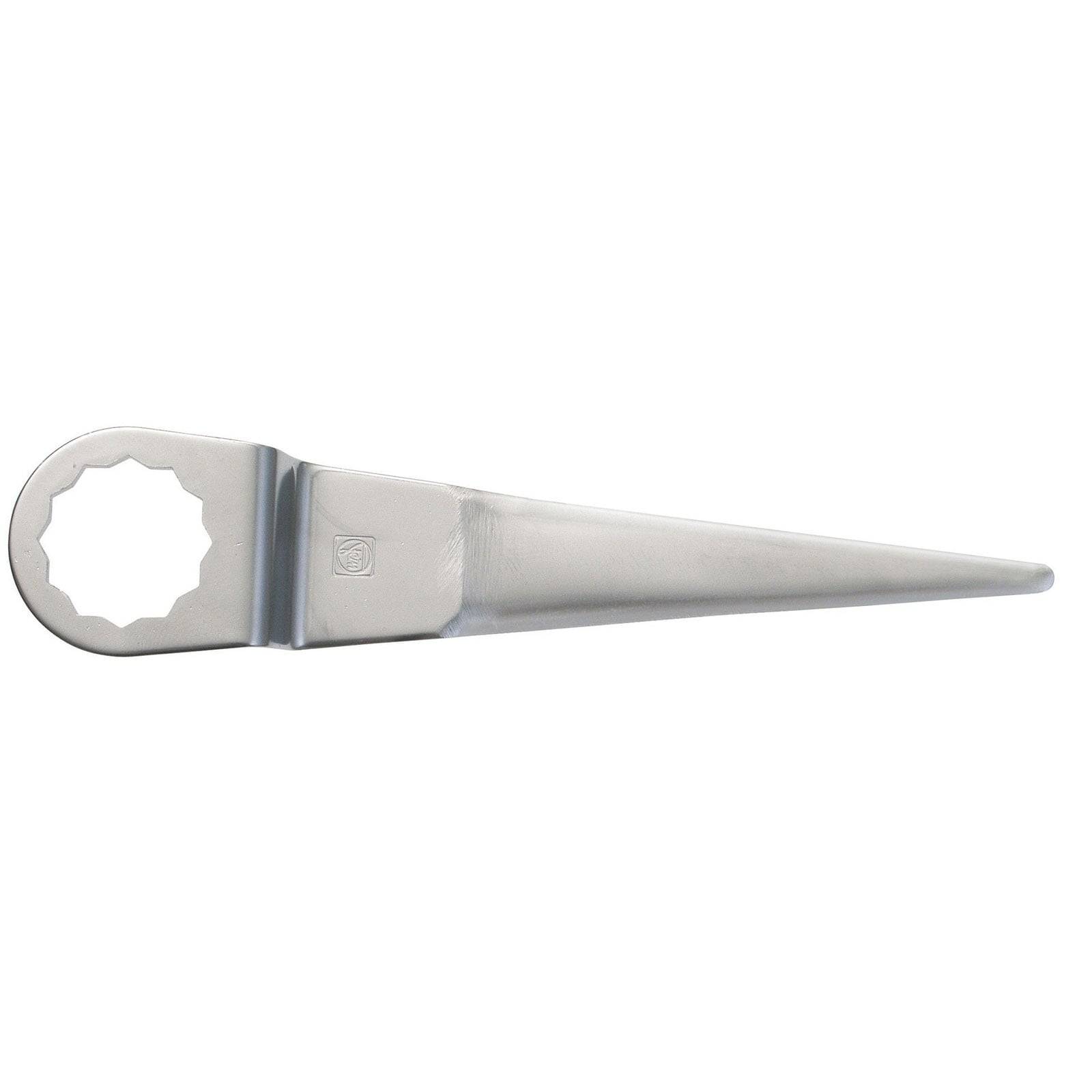 Ein silberner Metalltreibdorn mit einem sechseckigen Schlitz an einem Ende und einer konischen Spitze am anderen Ende, der zum Ausrichten von Löchern in der Konstruktion verwendet wird.