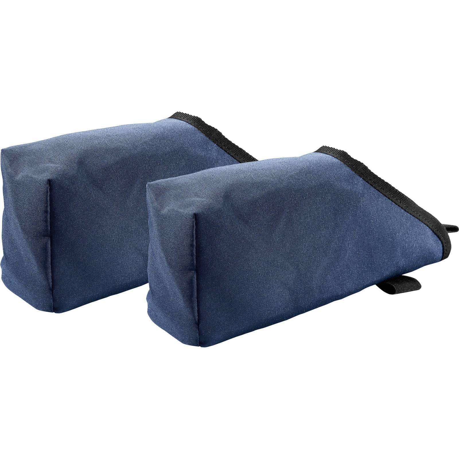 Zwei blaue Sandsäcke mit dreieckigen Formen, verwendet zur Positionierung oder Unterstützung, mit strukturiertem Stoff und schwarzen Griffen.