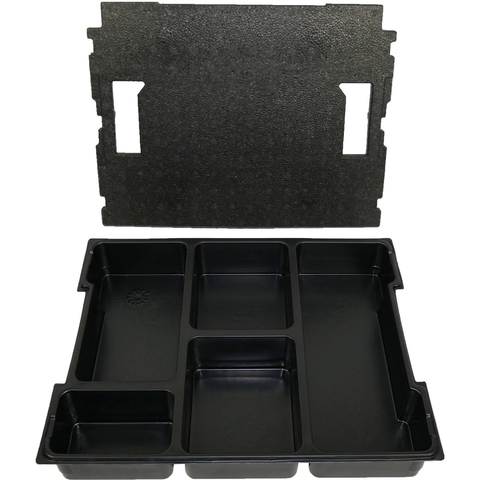 Ein stapelbarer schwarzer Kunststoff-Werkzeugorganizer mit mehreren Fächern und einem abnehmbaren schwarzen Schaumstoff-Deckel, konzipiert zur Aufbewahrung verschiedener Werkzeuge.