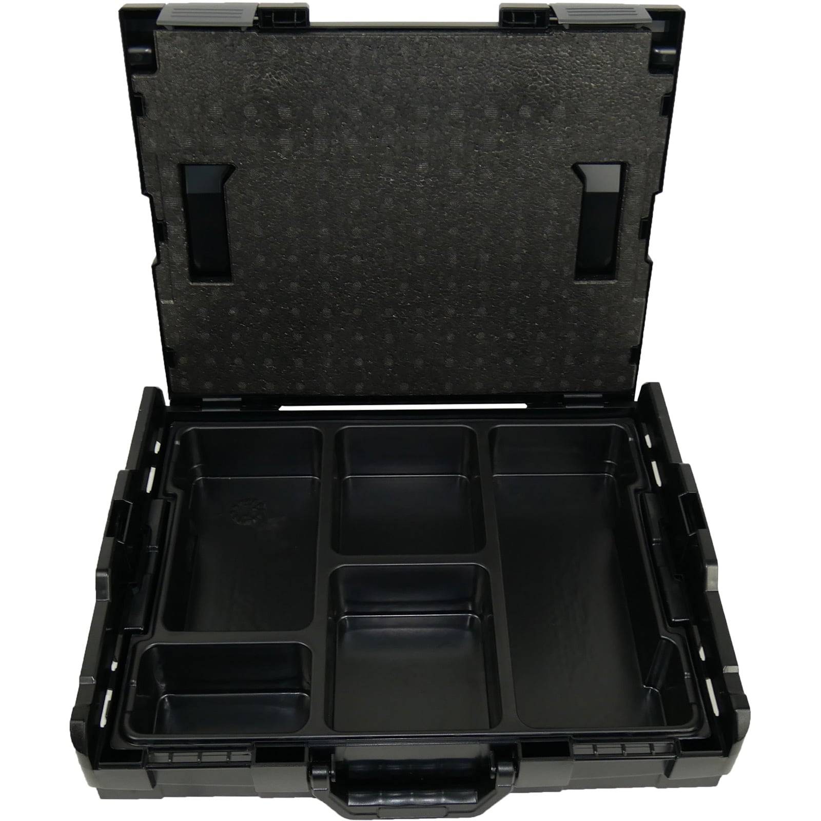 Eine offene schwarze Werkzeugorganizer-Box mit mehreren Fächern und einem strukturierten Deckel, entworfen zum Lagern und Organisieren kleiner Gegenstände.