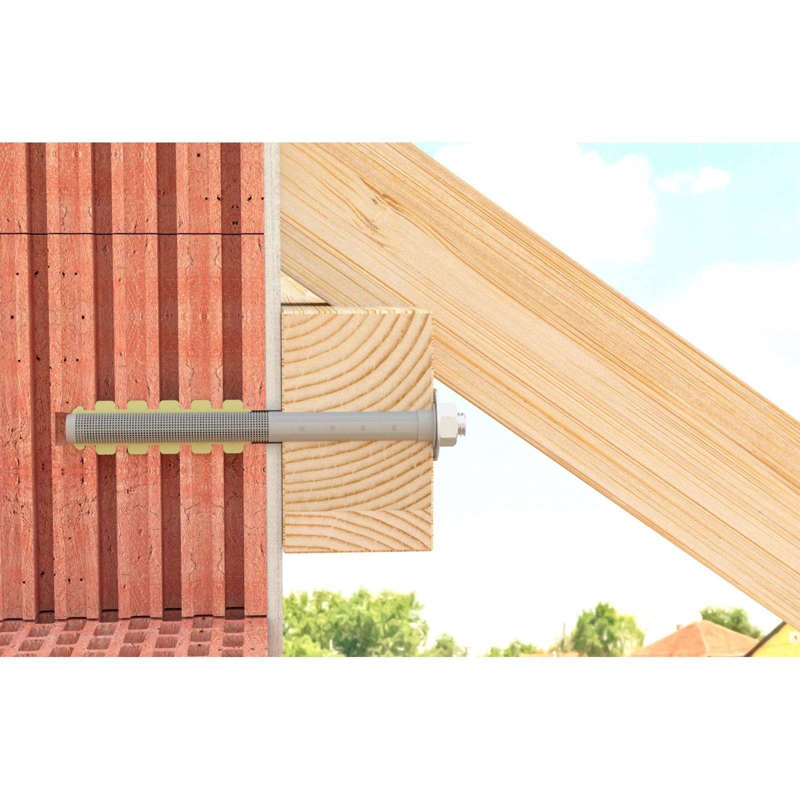 Ein Holzbalken durchkreuzt eine vertikale Ziegelwand, wobei eine Metallstange die Verbindung sichert. Heller Himmel und Grünpflanzen sind im Hintergrund sichtbar.