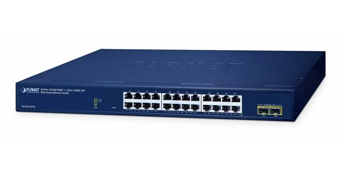 Blauer 24-Port-Netzwerk-Switch mit nach vorne ausgerichteten Ethernet-Anschlüssen und Status-LEDs auf weißem Hintergrund.